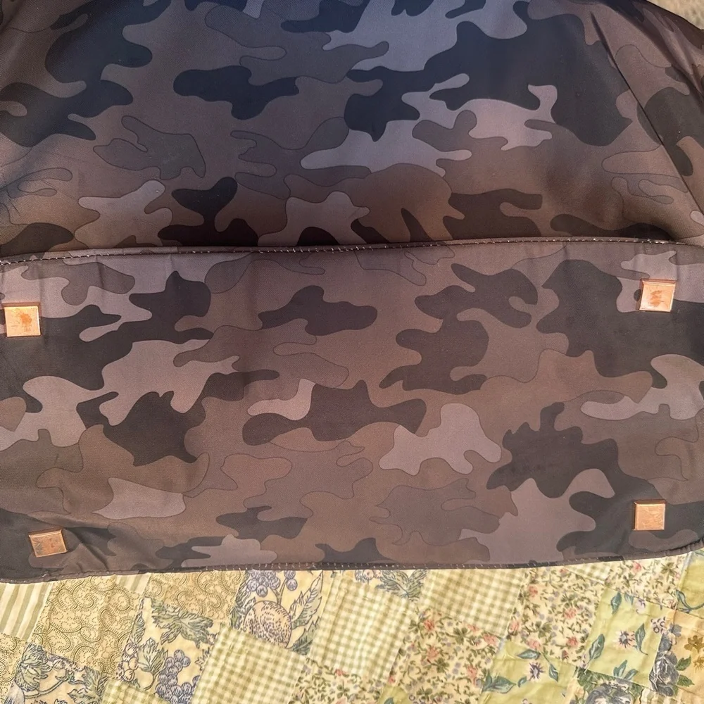 Stella & Dot Lady Boss Tote Bag- Black Camo with Rose Gold Accents - Picture 4 of 14